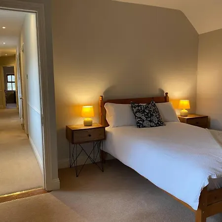 Beautiful Countryside House With Jacuzzi Close To Dublin بيت للعطل دونبوين