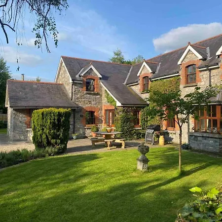 Beautiful Countryside House With Jacuzzi Close To Dublin بيت للعطل *