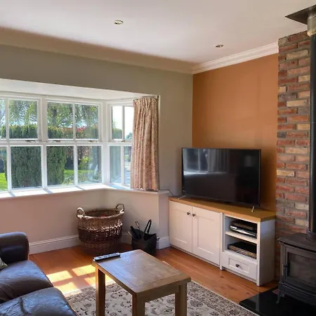 Beautiful Countryside House With Jacuzzi Close To Dublin بيت للعطل *