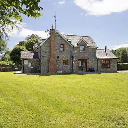 Beautiful Countryside House With Jacuzzi Close To Dublin بيت للعطل