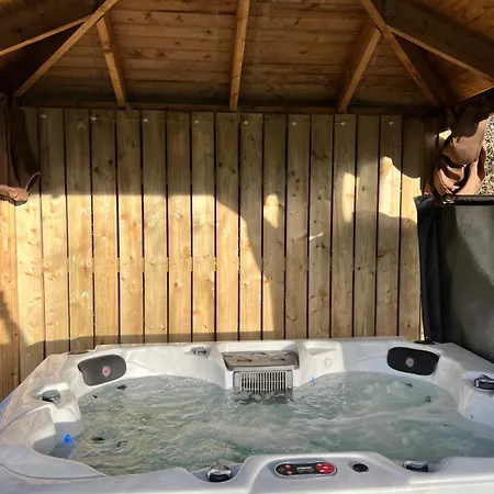 Beautiful Countryside House With Jacuzzi Close To Dublin بيت للعطل